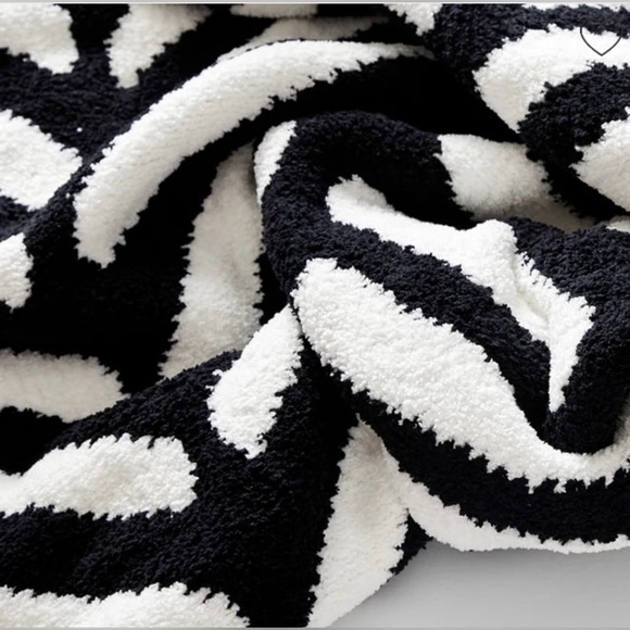 Tulum Throw  black off White Geometric Pattern Blanket SUNDAY CITIZEN - Picture 4 of 8